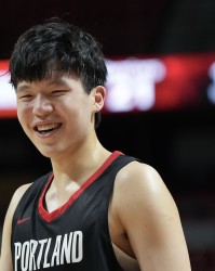 中国球员夏联首秀💪阿联大郅得分上双 周琦制霸攻防 小丁引遐想