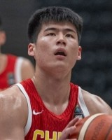 表现不俗！陈家政半场5投3中拿下7分4篮板2助攻 正负值+10