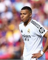 记者：姆巴佩离队时没和巴黎工作人员交恶，其父还在巴黎包厢观战